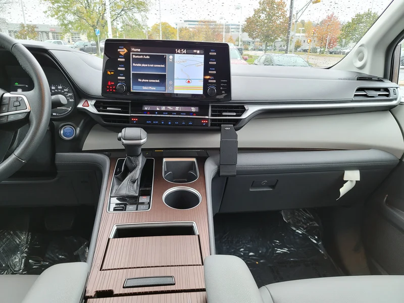 Low Center Dash Mount for Toyota Sienna