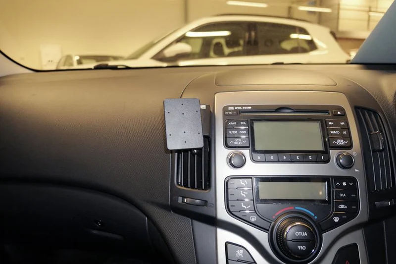 ProClip Fahrzeughalter für Rechtslenker 654810 - Winkelbefestigung - Hyundai i30 08-12½