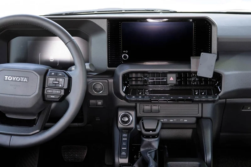 Toyota Land Cruiser Angled Dash Mount