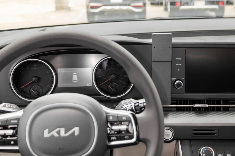 Kia Carnival LX Center Dash Mount