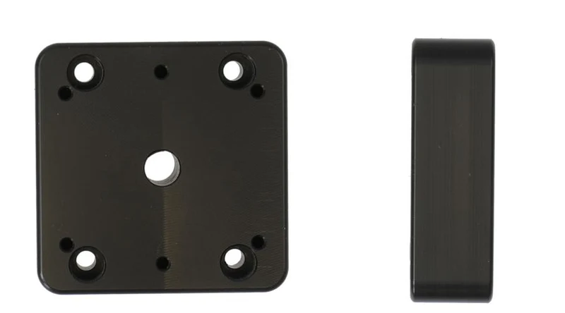 Montageplatte 215450 Abstandsplatte, 50x50x14 mm. Mit vorgebohrten AMPS Löchern.