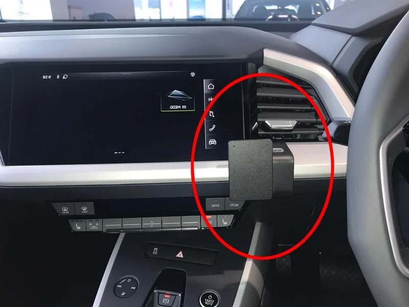 ProClip Fahrzeughalter für Rechtslenker 655691 - Mittelbefestigung - Audi Q4 21-25