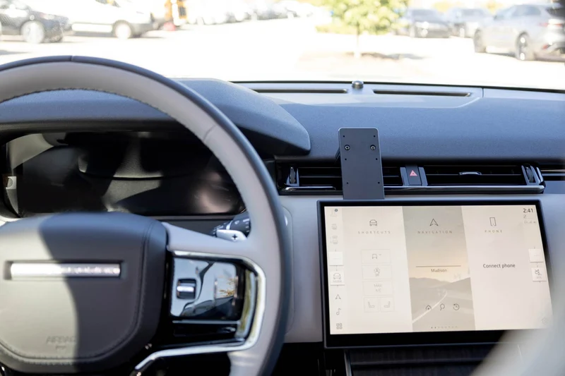 Range Rover Velar Center Dash Mount
