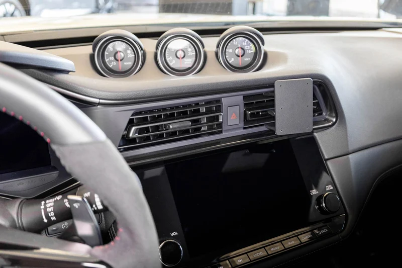 Nissan Z Center Dash Mount