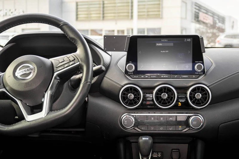Nissan Sentra Center Dash Mount