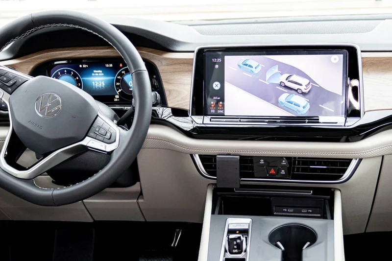 Volkswagen Atlas Center Dash Mount