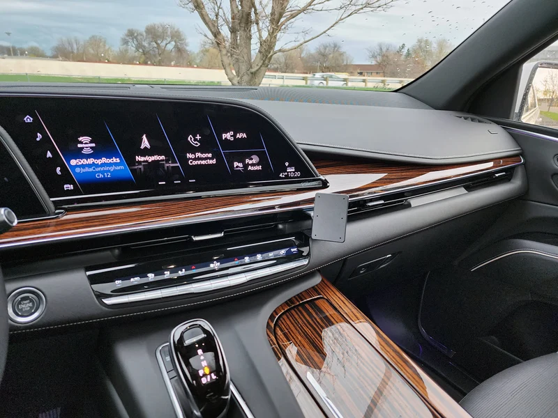 Angled Dash Mount for Cadillac Escalade