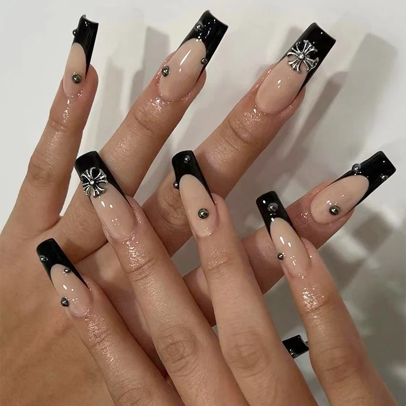 Stilvolle Kunstnägel mit extravagantem Design Karnz