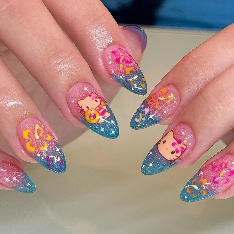 Kunstvolle Stiletto-Nägel mit verspieltem Design Karnz