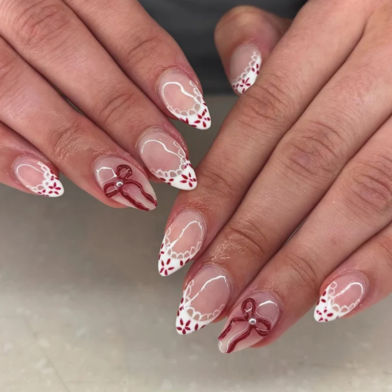 Kunstvolle Stiletto-Nägel mit filigranen Blütenakzenten Karnz