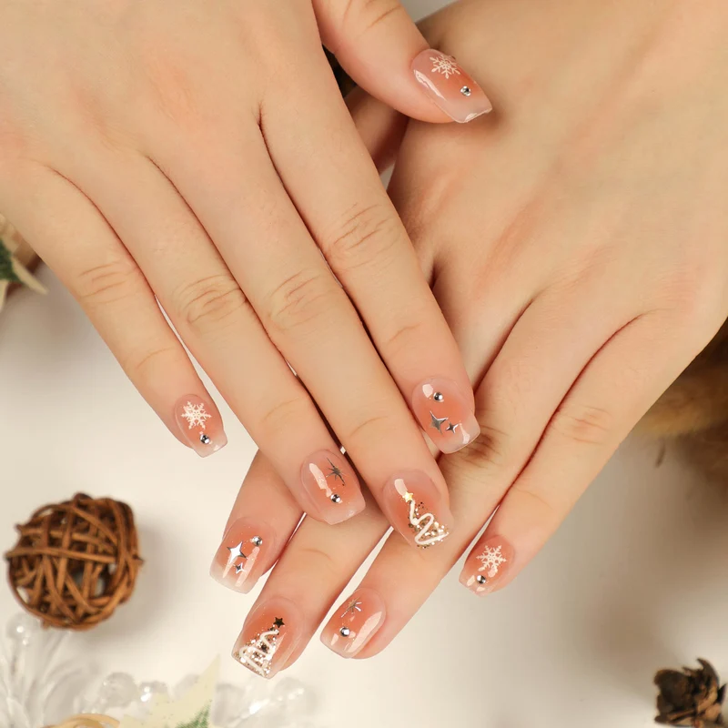 Kunstvolle Nagelverlängerungen mit Weihnachtsdesign Karnz