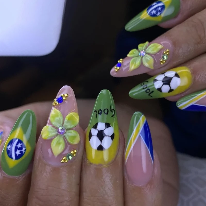 Themen Fußball-inspirierte Nagelverlängerungen Karnz