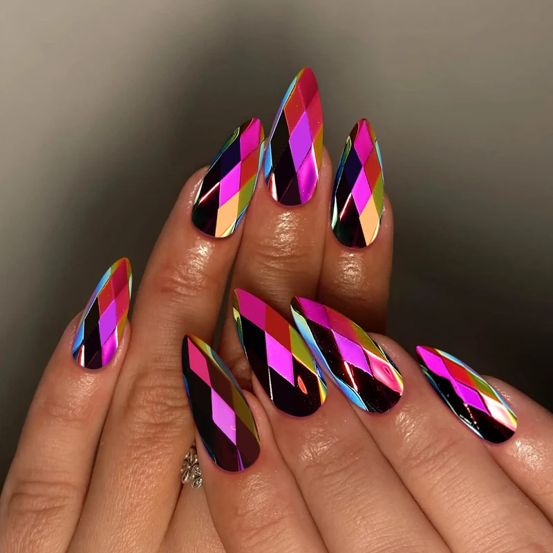 Stiletto-Nagelkunstverlängerungen mit geometrischem Prismadesign Karnz