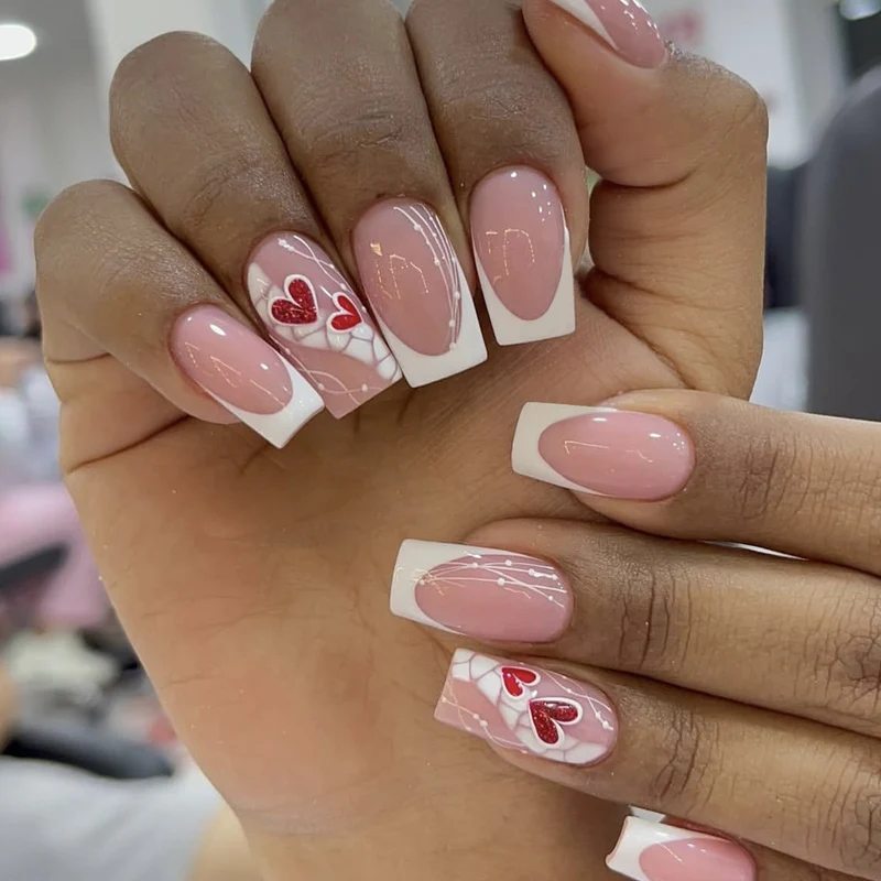 Herz-Beschmückte Acryl-Nagelkunsterweiterungen Karnz