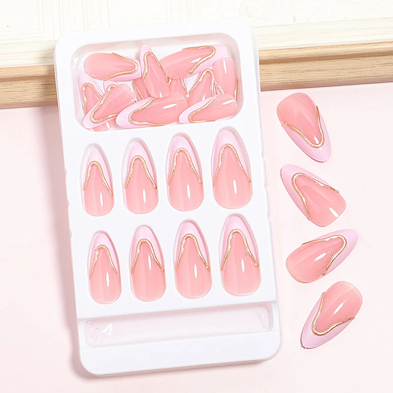 Elegantes French Tip Nagelkunstset Karnz