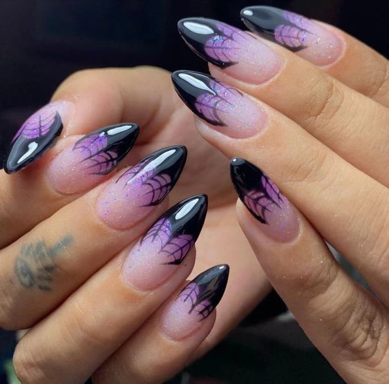 Künstlerische Stiletto Press-On Nägel mit Spinnenweben-Design Karnz