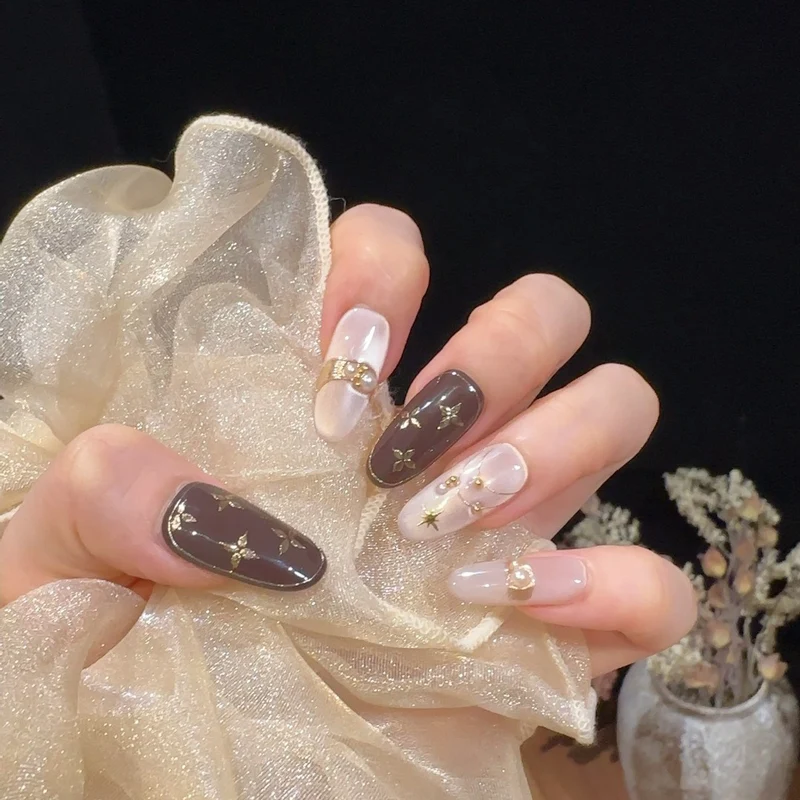 Dekorativer Press-On-Nagelset mit Sternelementen Karnz