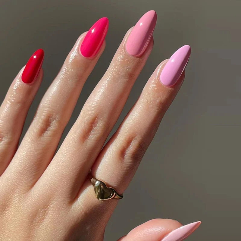 Kunstvolle Nagelspitzen Karnz