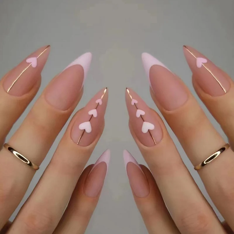 Herz-Inspirierte Elegante Nagelkunst Karnz